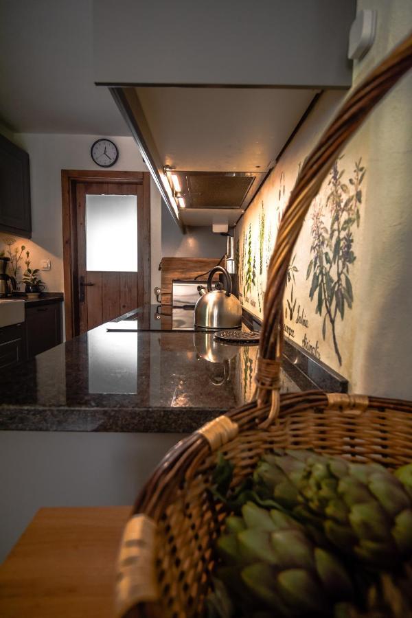 Kuninez, Holiday Home With Summer Kitchen Most na Soči Buitenkant foto