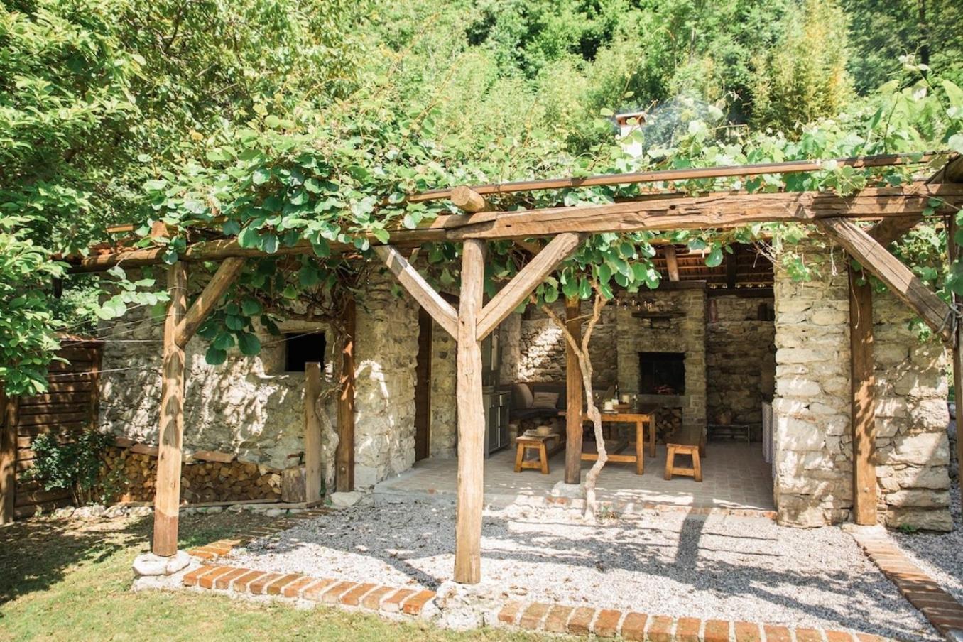 Kuninez, Holiday Home With Summer Kitchen Most na Soči Buitenkant foto